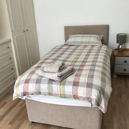 Spacious 2 Bedroom Flat In Heart Of Ballater Exterior foto